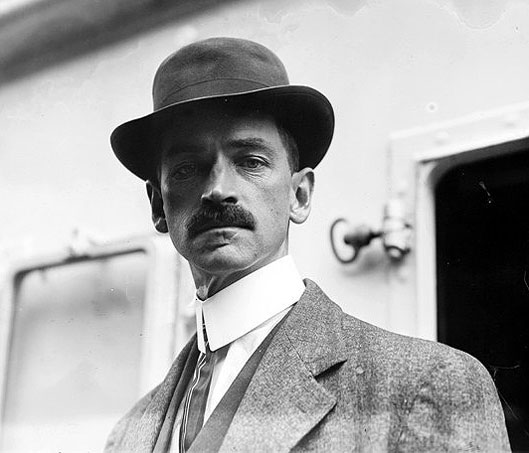 Glenn H Curtiss