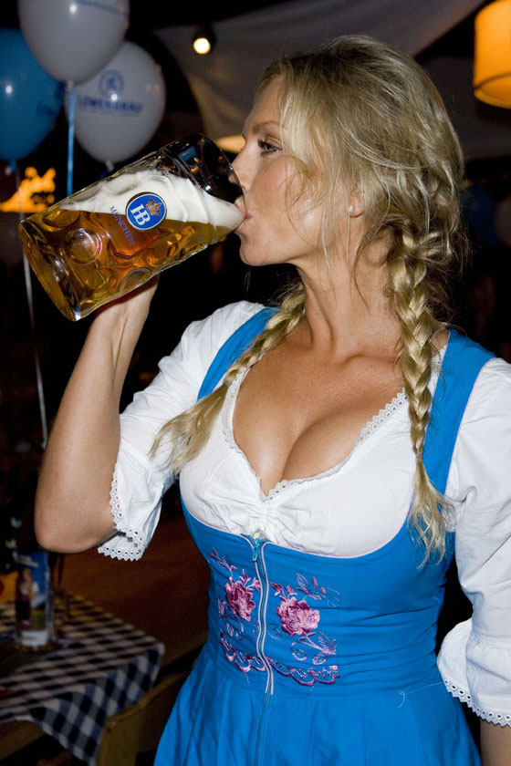 oktoberfest_girls.jpg